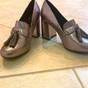 New Kenneth Cole Reaction heels 9 bronze metallic